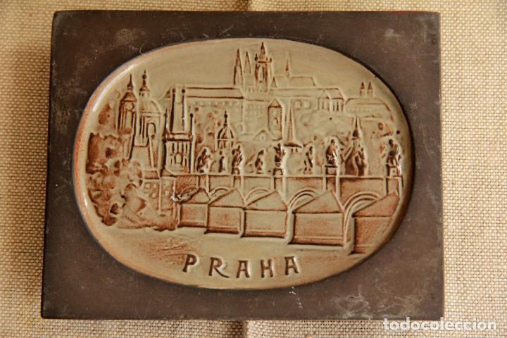 Vintage: Peque&ntilde;o plato o cenicero de cer&aacute;mica, Praga. 11x14cm