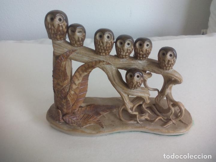 Vintage: SIMPATICA FIGURA DE BUHOS SOBRE UNA RAMA, EN PORCELANA O CER&Aacute;MICA