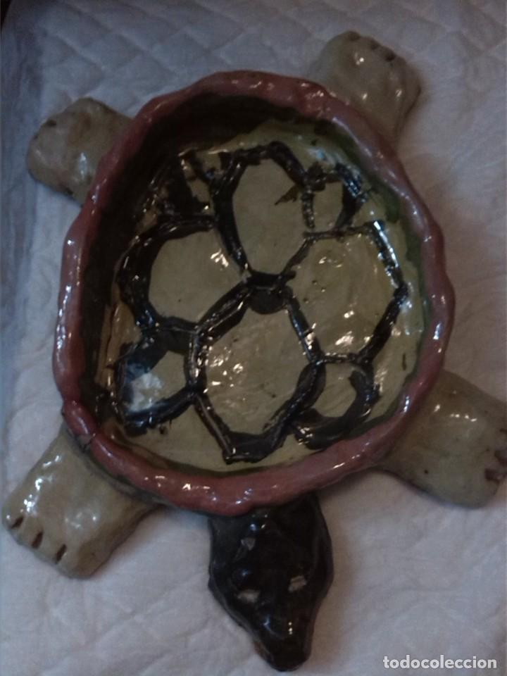 Vintage: Cer&aacute;mica bandeja de tortuga. Estilo &eacute;tnico. Color amarillo y verde