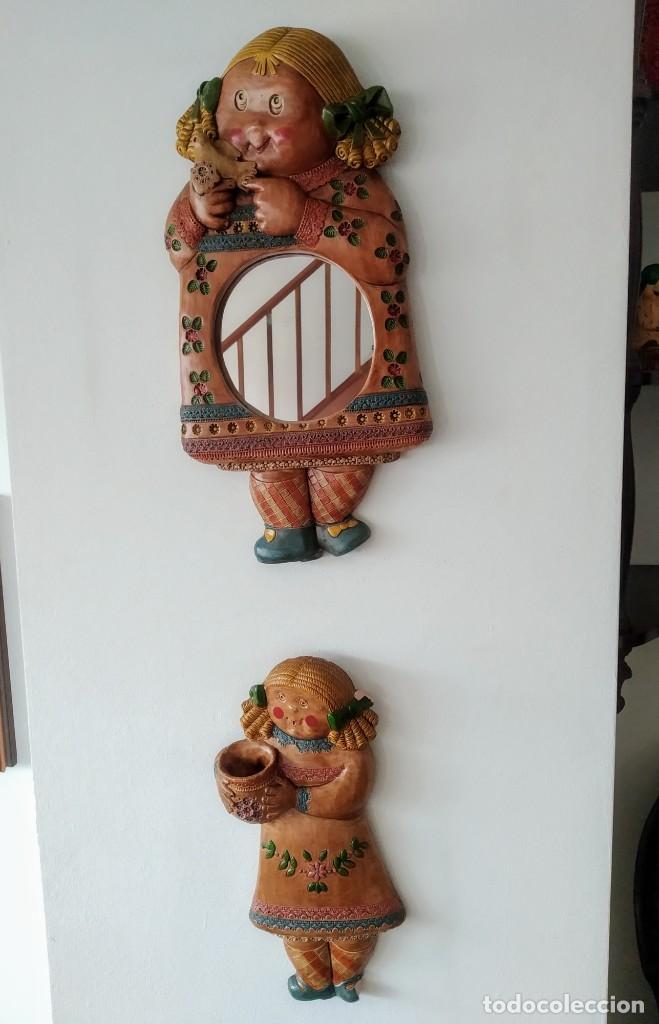 Vintage: Conjunto figura y espejo de pared cer&aacute;mica