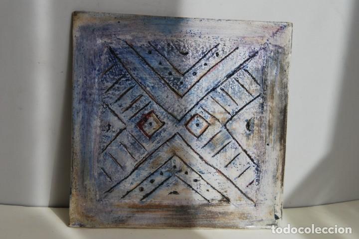 Vintage: FIGURA DE CER&Aacute;MICA - MOTIVOS GEOM&Eacute;TRICOS - PLACA - FIRMADA
