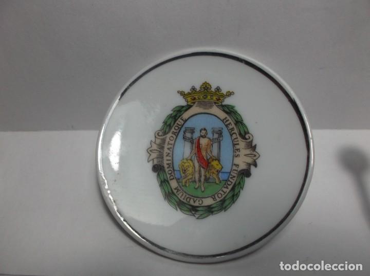 Vintage: PLATITO DE CERAMICA - MINIATURA - HERCULES Y SUS LEONES.