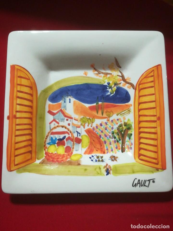 Vintage: Bonito plato firmado por Dominique Gault. Original en forma y tem&aacute;tica. Dif&iacute;ciles de encontrar. Ver