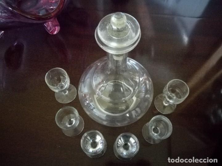 Vintage: Licorera antigua, con vasos. - Foto 1