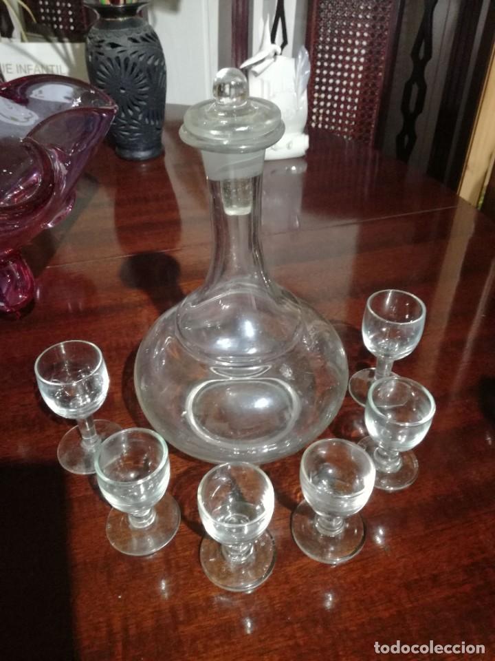 Vintage: Licorera antigua, con vasos. - Foto 2