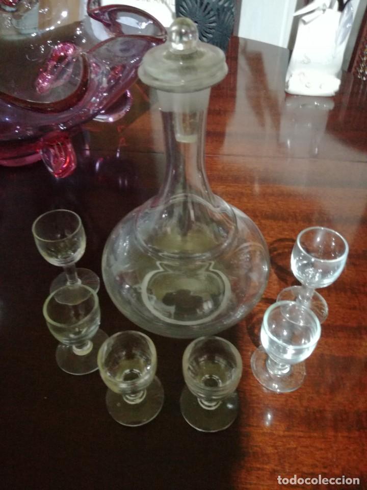 Vintage: Licorera antigua, con vasos. - Foto 3