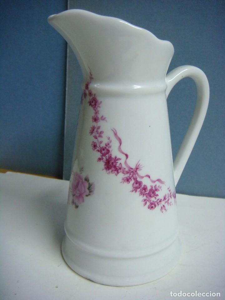 Vintage: JARRITA EN PORCELANA DECORADA- ( & )