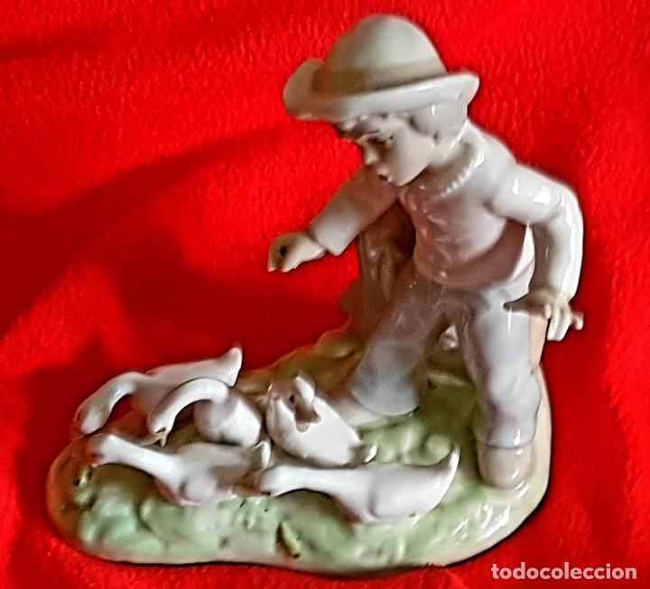 Vintage: BONITA FIGUA DE NI&Ntilde;O CON PATOS