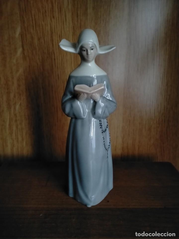 Vintage: FIGURA PORCELANA MONJA VER MARCA 20 CTM