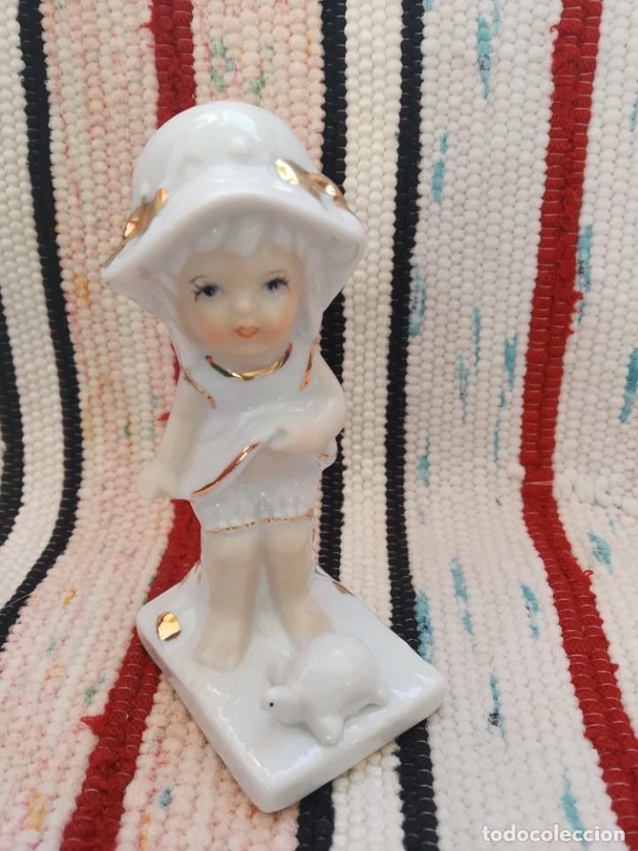 Vintage: FIGURA NI&Ntilde;A CON TORTUGA PORCELANA Y ORO - CHINA - *R