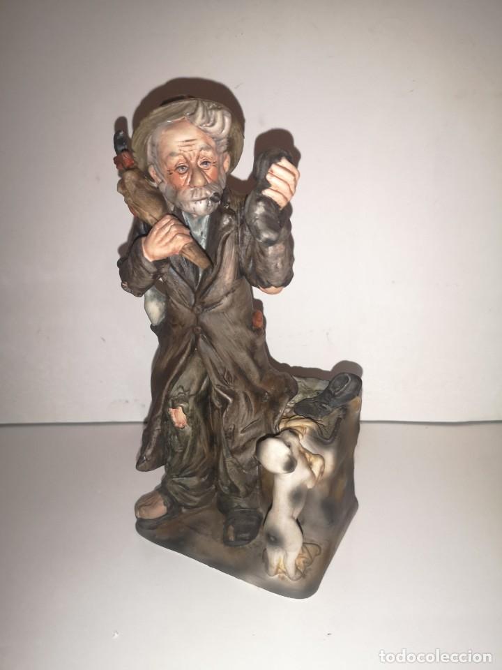Vintage: Figura hombre vagabundode Biscuit firmada