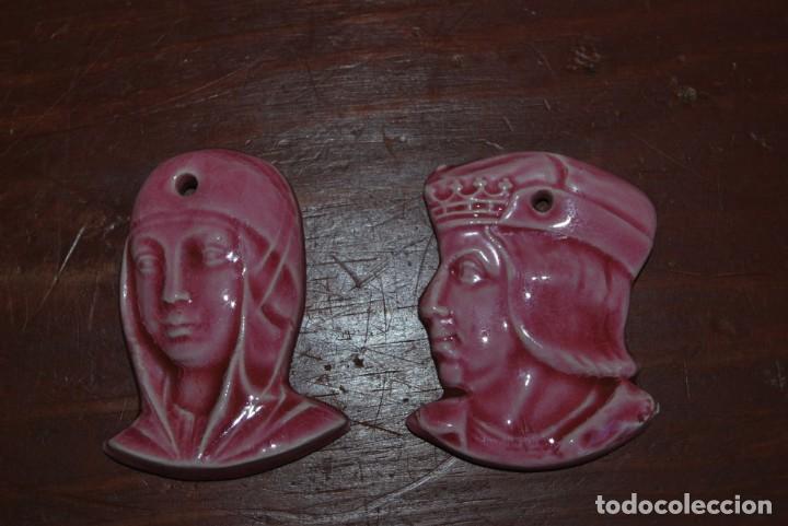 Vintage: REYES CAT&Oacute;LICOS DE CER&Aacute;MICA ESMALTADA PARA COLGAR - ASEOS - COLGANTES