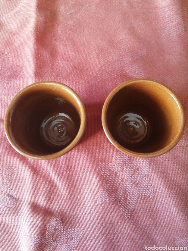 Vintage: 2 minivasitos para chupito, en barro vidriado, recuerdo de Mallorca.