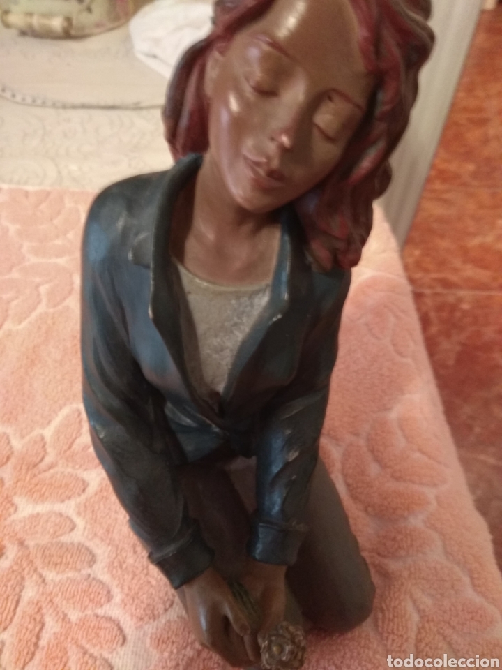 Vintage: figura de arcilla chica con flores