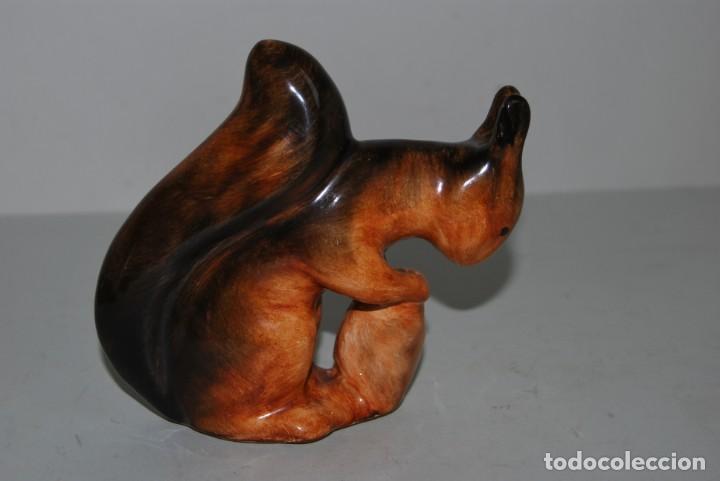 Vintage: ARDILLA DE CER&Aacute;MICA ESMALTADA