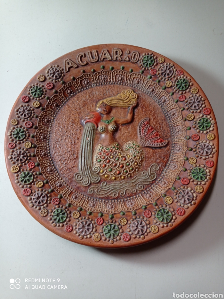 Vintage: Bonito plato vintage de cer&aacute;mica hecho a mano, cer&aacute;mica del convento de Aracena. Hor&oacute;scopo Acuario