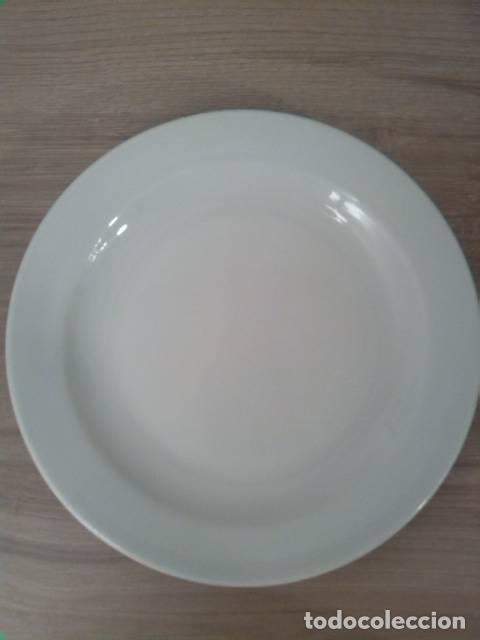 Vintage: Plato de cer&aacute;mica plano color blanco. Medida: 19 cm. Marca G. Benedikt. A1