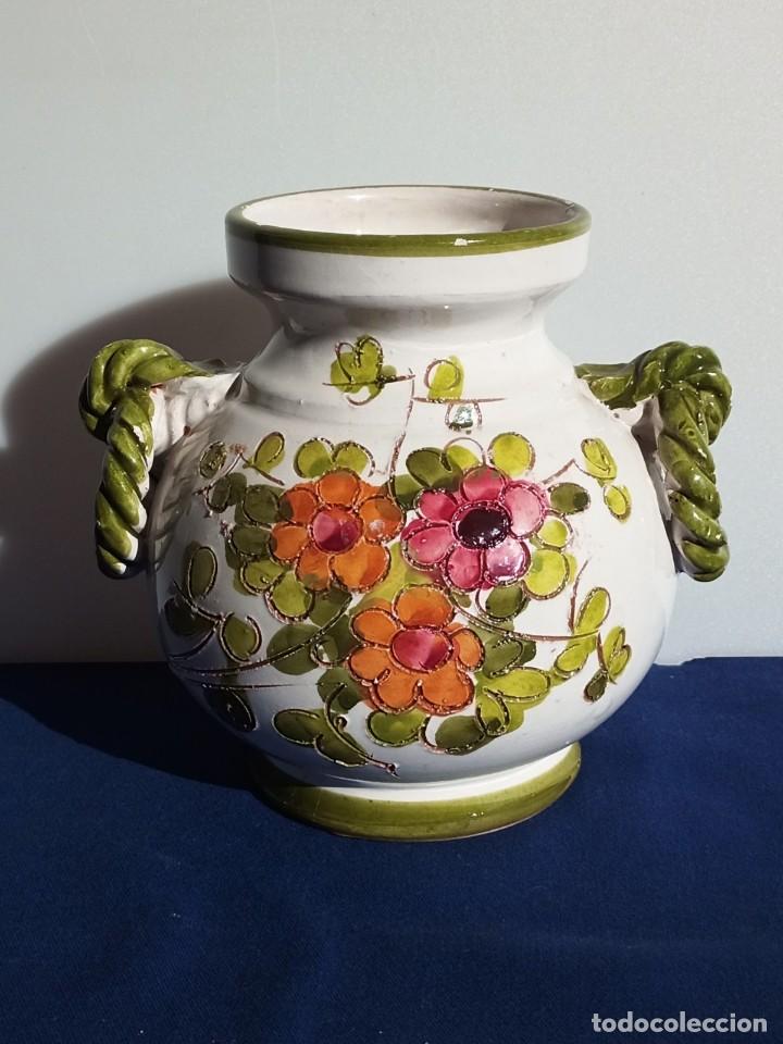 Vintage: Decorato a Mano Pottery Vase Italian 1940's Vintage Hand Made Painted