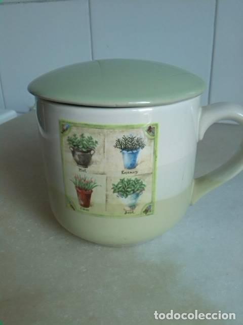 Vintage: Taza decorativa de cer&aacute;mica colores verdes con tapa. Medida: 9 X 9 cm
