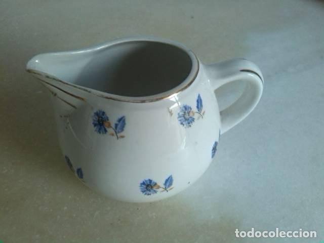 Vintage: Cremera de cer&aacute;mica estilo victoriano. Medidas: 7 X 10 cm