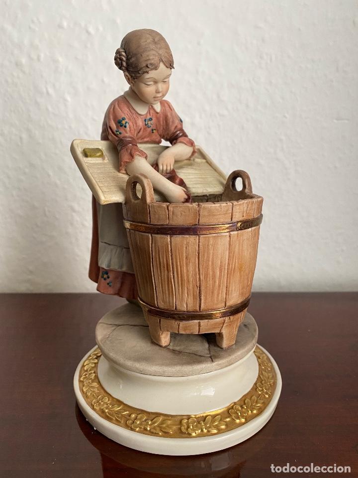 Vintage: Figura de lavandera. Sandro Maggioni