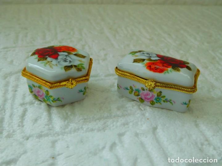 Vintage: PASTILLERO 2 DE PORCELANA Y METAL. LARGO 5X3. EXAGONO 4X4.