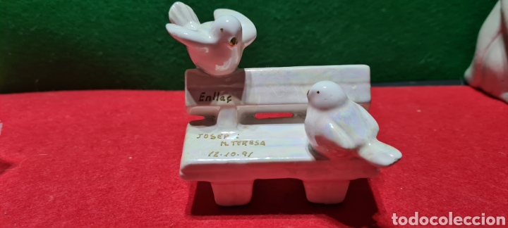Vintage: Preciosa figura de un banco con dos palomas recuerdo de una boda.