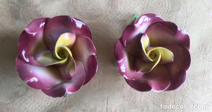 Vintage: PAREJA DE ROSAS, PARA COLGAR, DE PORCELANAS GRUPO GALOS