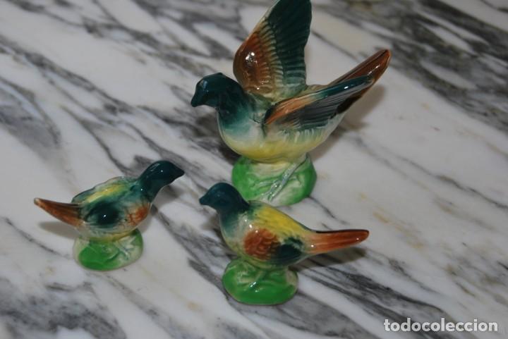 Vintage: TRES FIGURAS DE CER&Aacute;MICA - P&Aacute;JAROS - AVES - EIHO - JAP&Oacute;N - A&Ntilde;OS 60-70