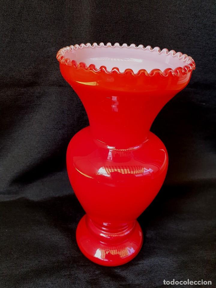 Vintage: JARR&Oacute;N DE CRISTAL OPALINA ROJO - Foto 2