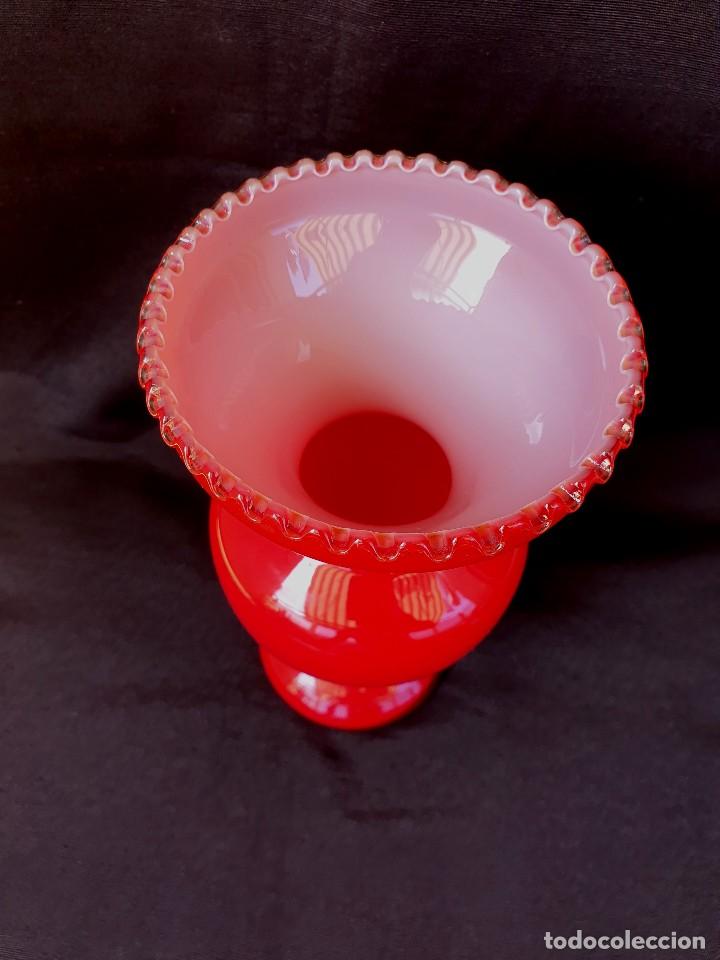 Vintage: JARR&Oacute;N DE CRISTAL OPALINA ROJO - Foto 3