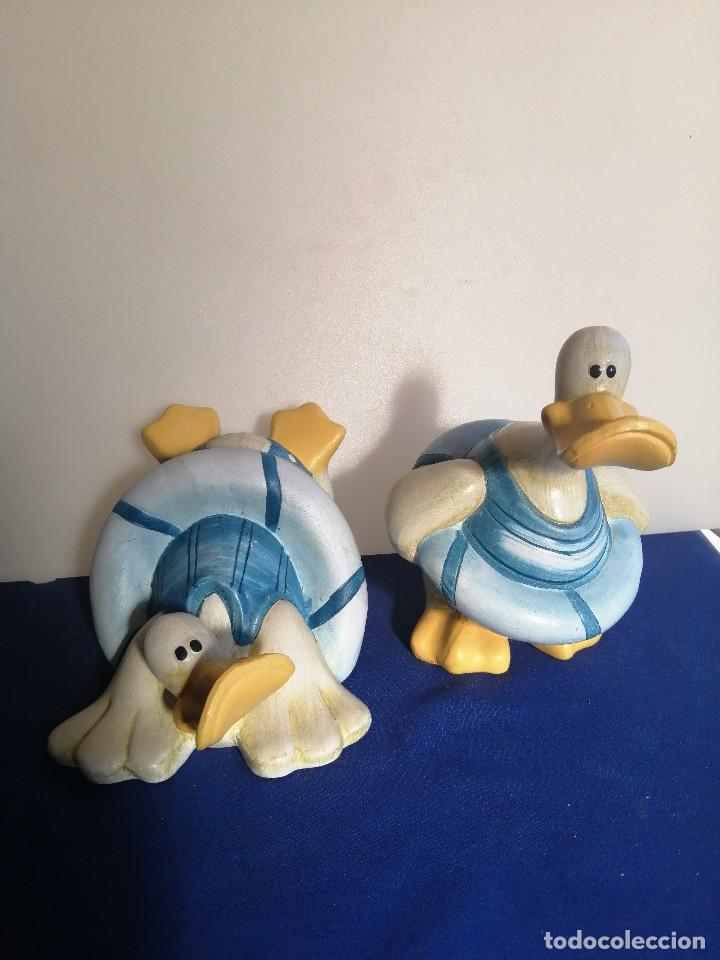 Vintage: Dos patos con abillo inflable y en traje de ba&ntilde;o, cer&aacute;mica decorativa, vintage, a&ntilde;os 80.