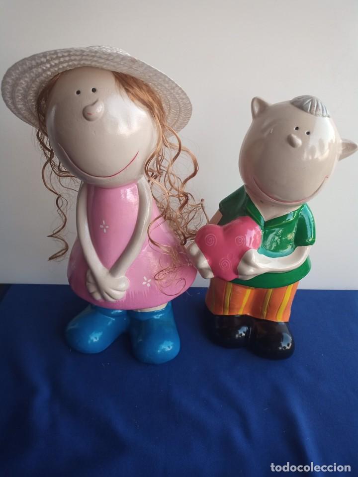 Vintage: Pareja de terracota decorativa, vintage, pintada a mano.