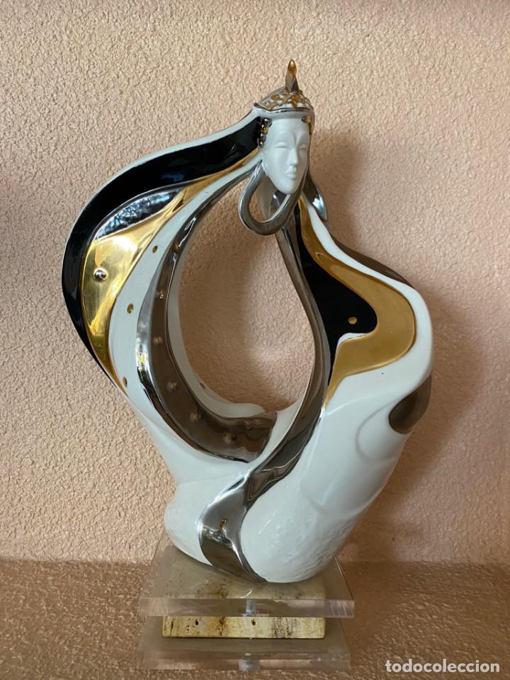 Vintage: Figura de Mujer GALOS (1989) - Ceramica Vintage decorada en Oro y Platino
