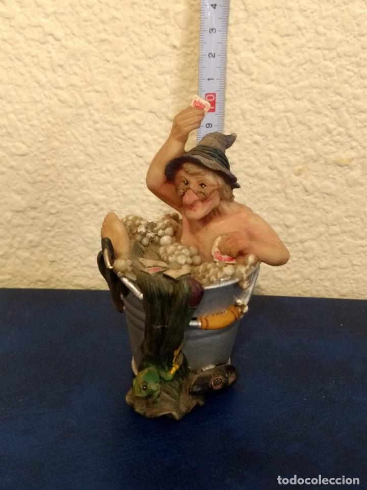 Vintage: MU&ntilde;ECA BRUJITA VINTAGE BRUJA DE RESINA - CERAMICA - MEDIDA APROX. 10 CM