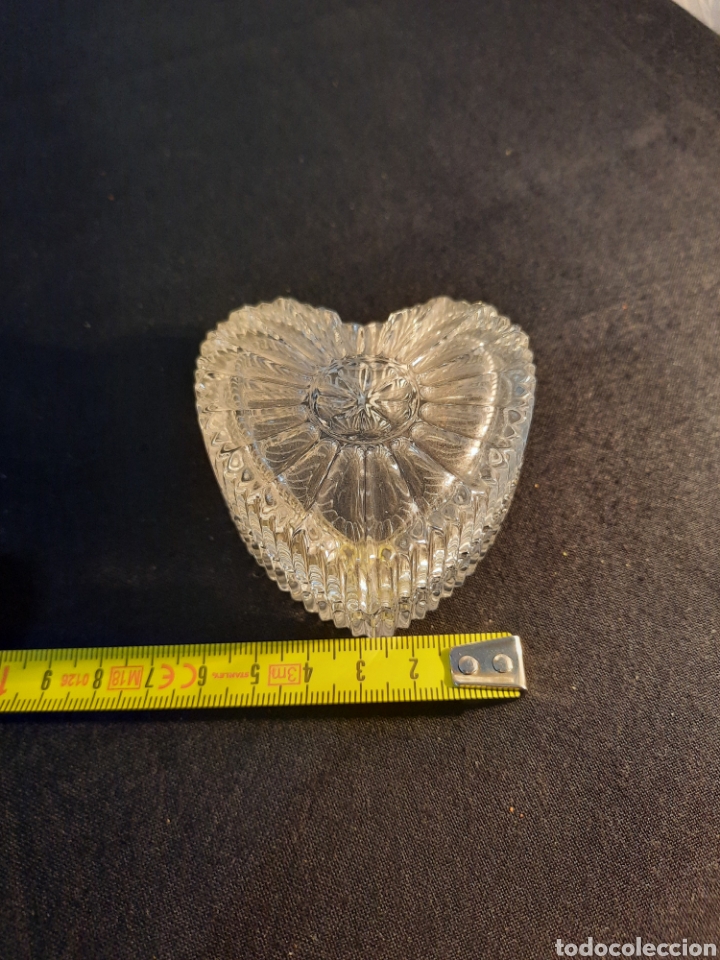Vintage: Caja cristal tallado forma de coraz&oacute;n.
