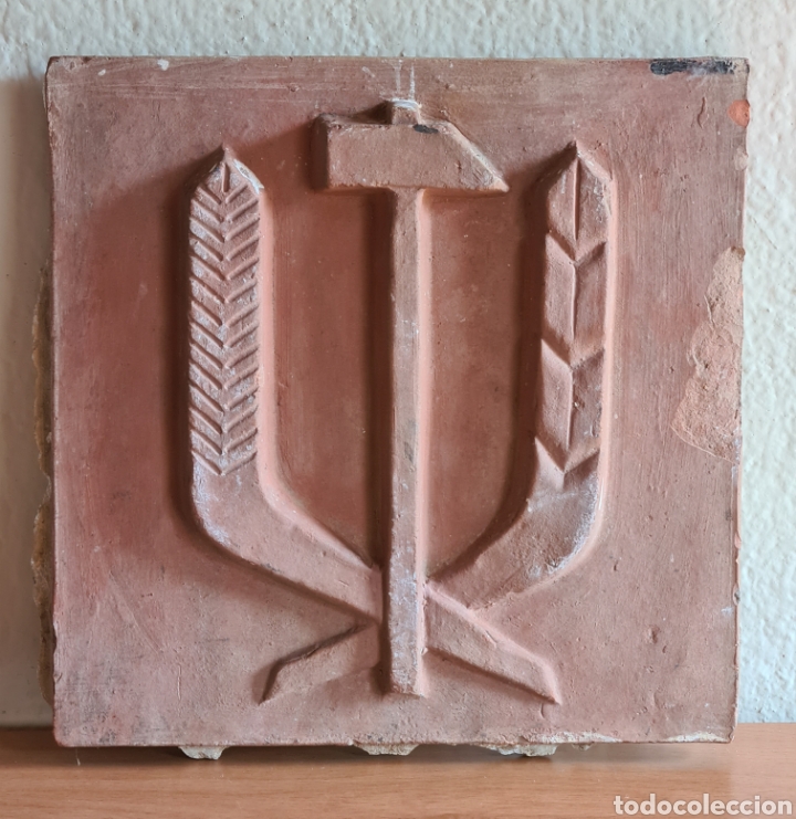 Vintage: Baldosa Vivienda Oficial Escudo Sindicato Vertical OSE - a&ntilde;o 1958 - Falange Distintivo Emblema