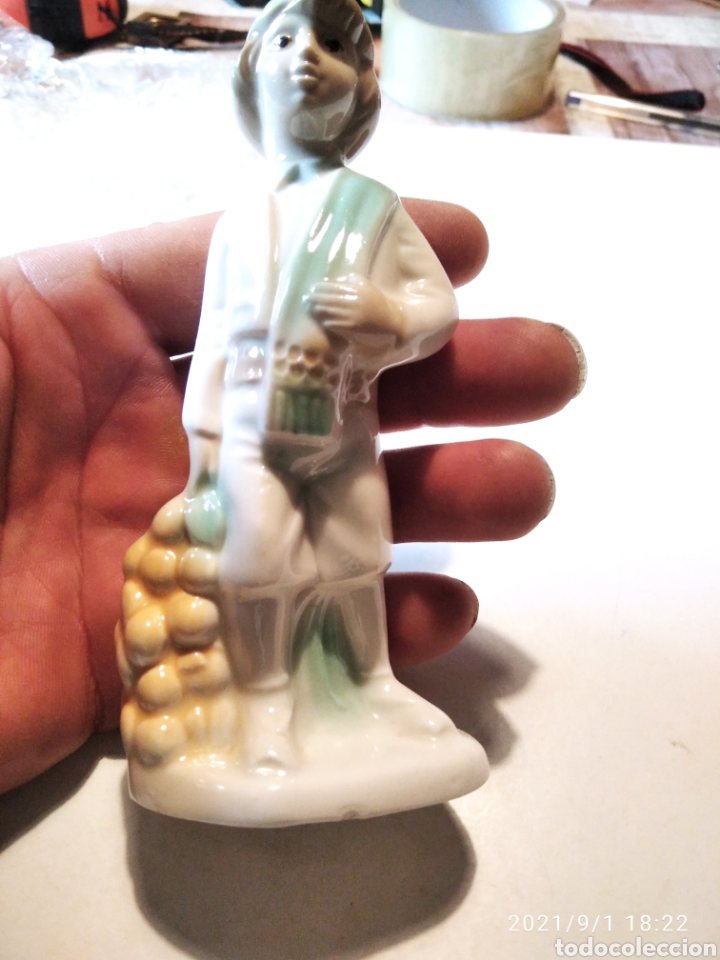 Vintage: Figura porcelana valenciano con cosecha?