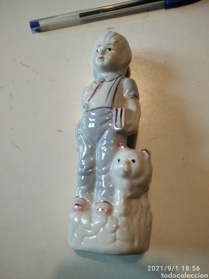 Vintage: Figura porcelana ni&ntilde;o corbata Libro perro