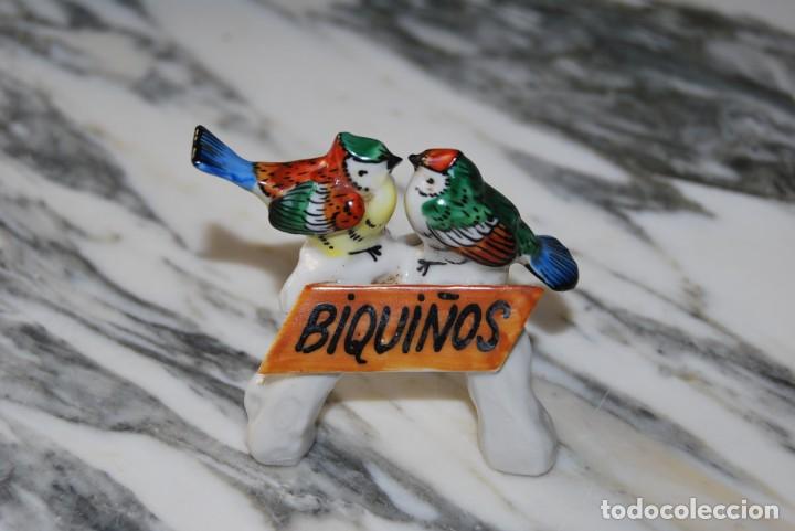 Vintage: FIGURA DE PORCELANA - DOS P&Aacute;JAROS EN UNA RAMA - BIQUI&Ntilde;OS - PINTADA A MANO