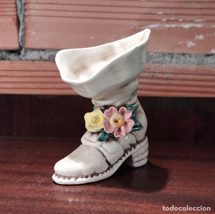 Vintage: VINTAGE - PORCELANA - FIGURA DE PORCELANA - BOTA FLOREADA.