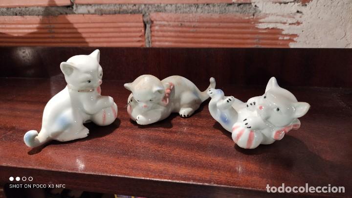 Vintage: VINTAGE - JUEGO DE 3 GATITOS DE PORCELANA JUGANDO.