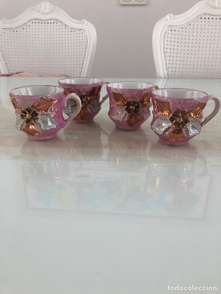 Vintage: 4 antiguas tazas de caf&eacute; de porcelana pintadas a mano con sobrerelieve