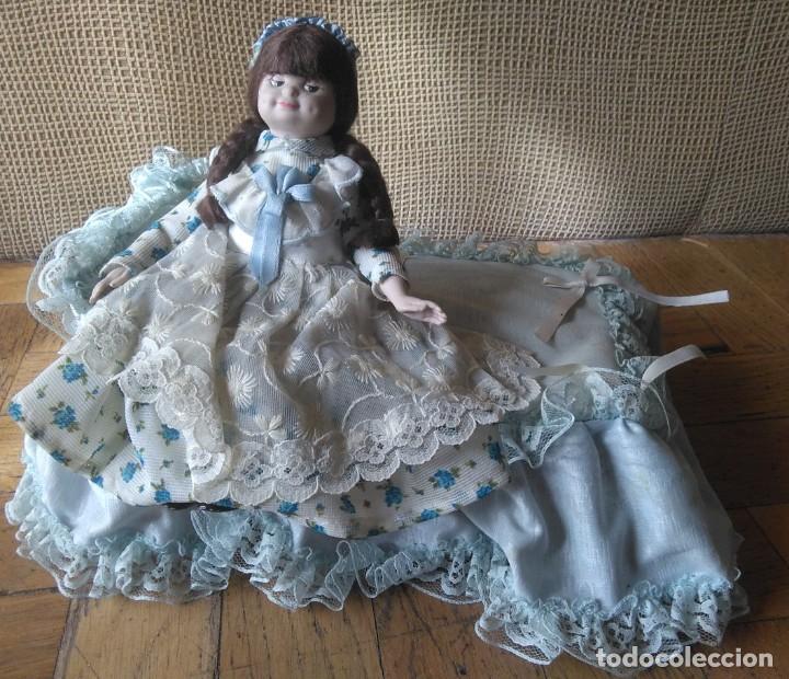 Vintage: Joyero cama con mu&ntilde;eca de porcelana