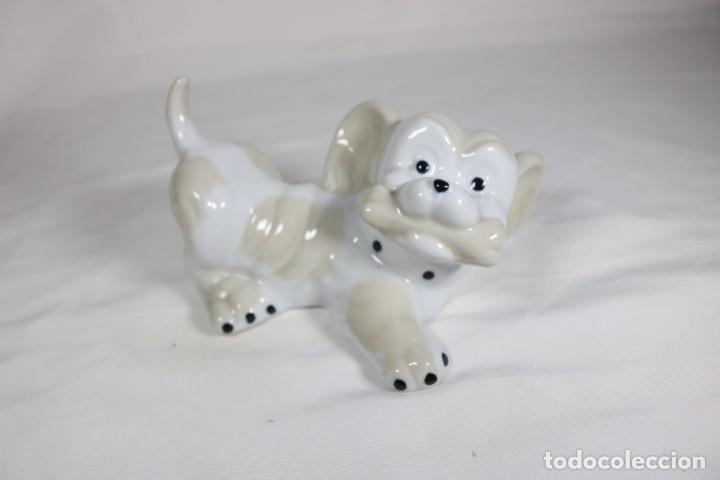 adorable cachorro con hueso de porcelana fina Comprar Objetos Vintage de Porcelana y Cerámica todocoleccion - 290721148