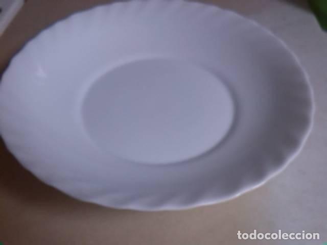 Vintage: Fuente Plato para servir de porcelana blanca estilo espa&ntilde;ola. Medida di&aacute;metro: 27 cm. Made in Spain.