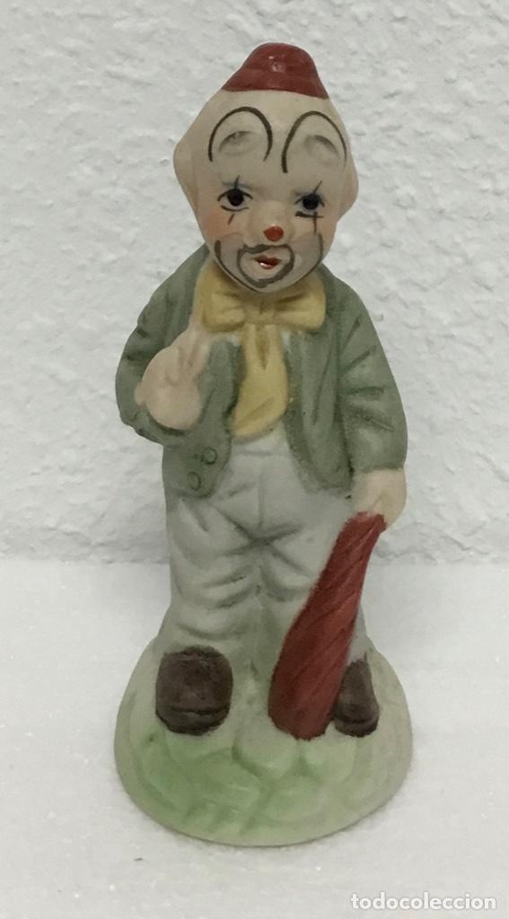 Vintage: PAYASO &ldquo;DESCANSANDO &ldquo; EN PORCELANA MATE de 12,5 cm. NUEVO!!