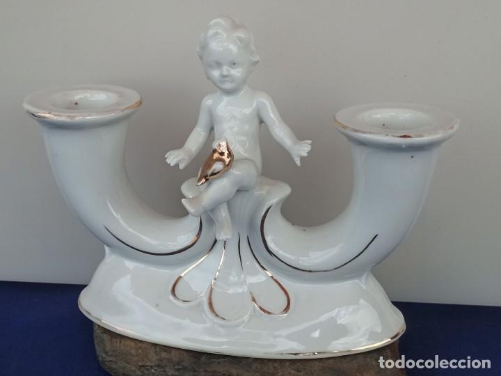 Vintage: Candelabro de porcelana - portavelas - figura con un pajarito - decoraci&oacute;n dorada