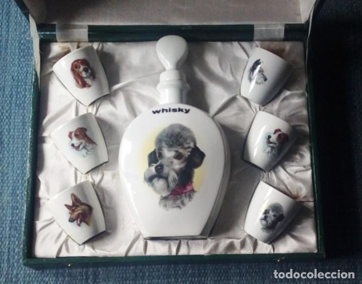Vintage: Estuche de botella y seis vasitos de whisky de porcelana de Limoges