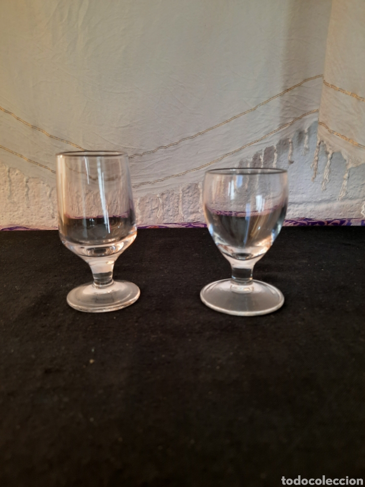 Vintage: Copas de cristal grueso vino o licor.